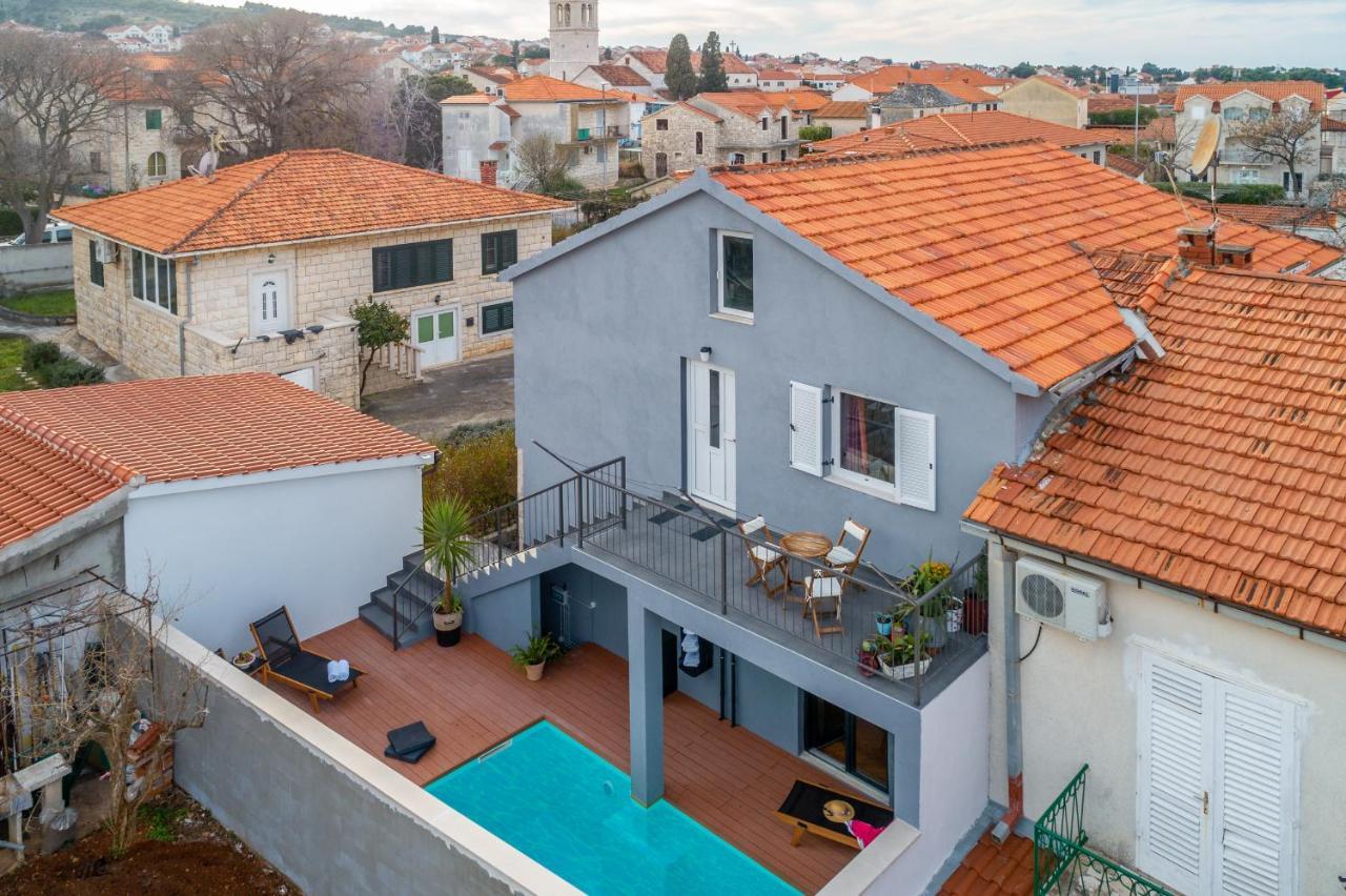 Apartment Lota With Heated Pool On Top Location Supetar Exteriör bild
