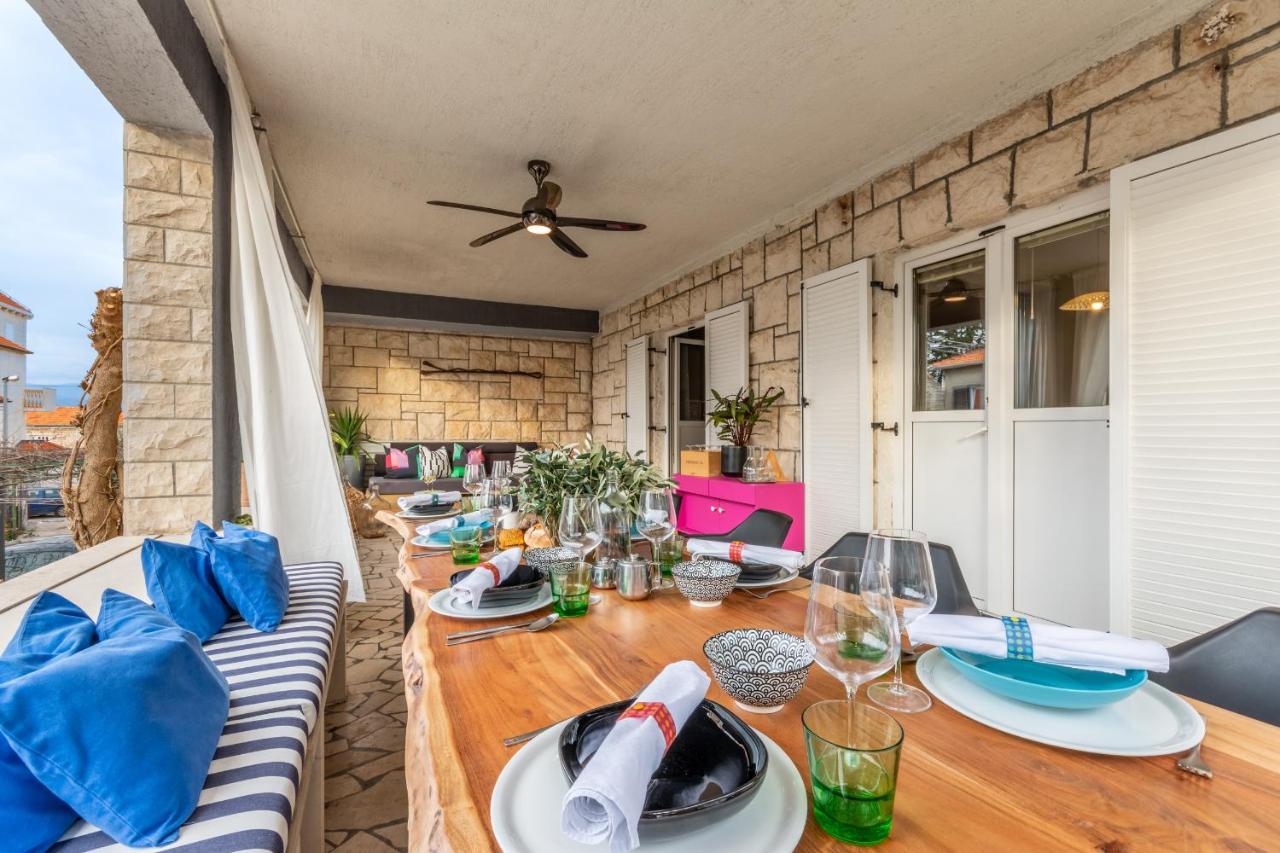 Apartment Lota With Heated Pool On Top Location Supetar Exteriör bild