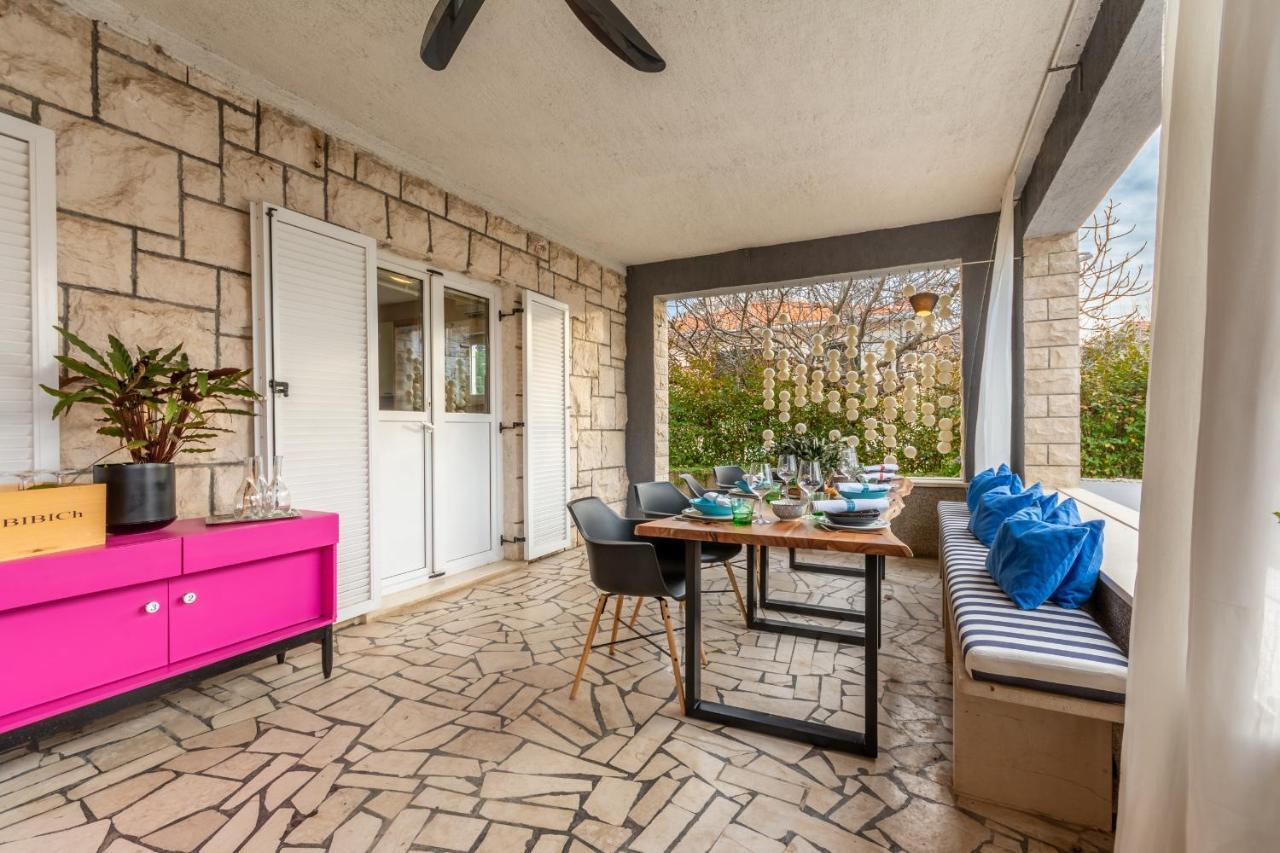 Apartment Lota With Heated Pool On Top Location Supetar Exteriör bild