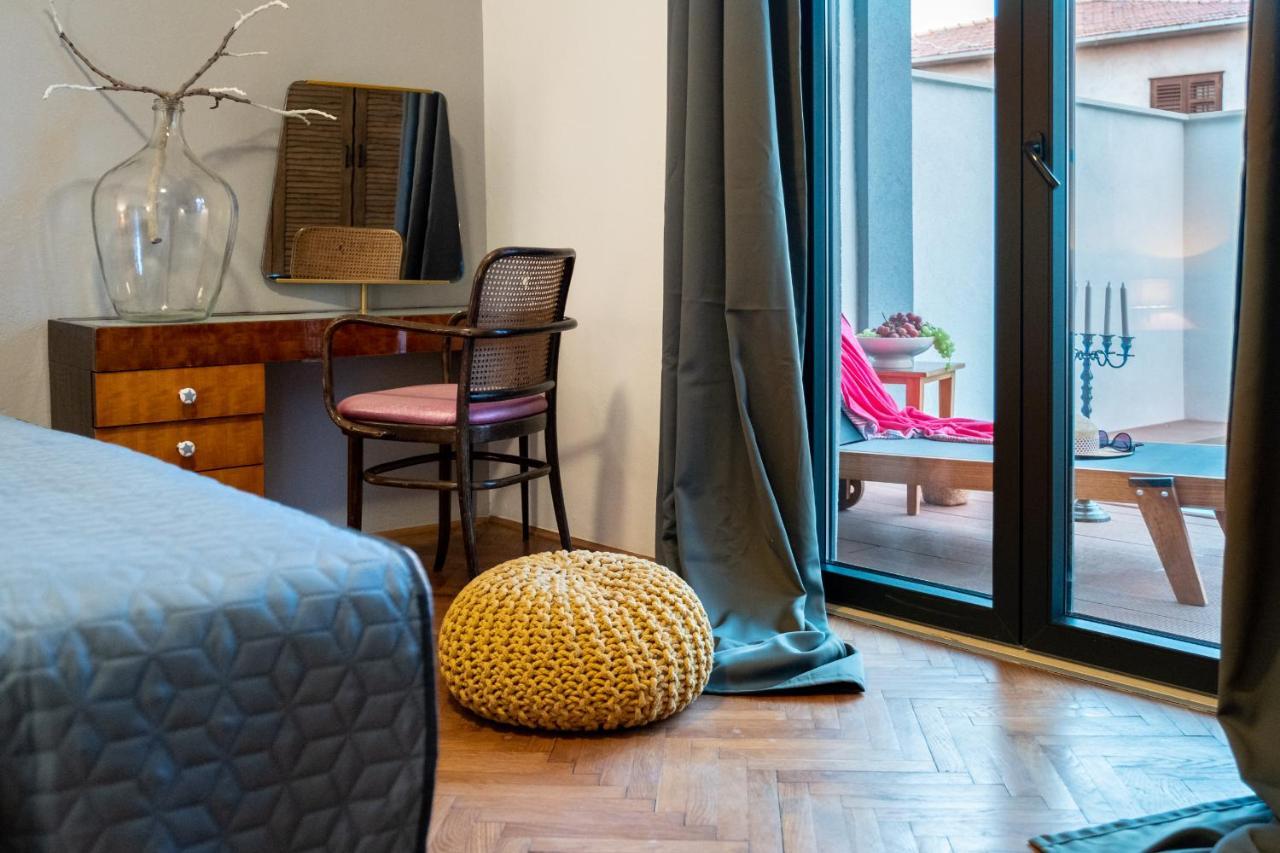 Apartment Lota With Heated Pool On Top Location Supetar Exteriör bild
