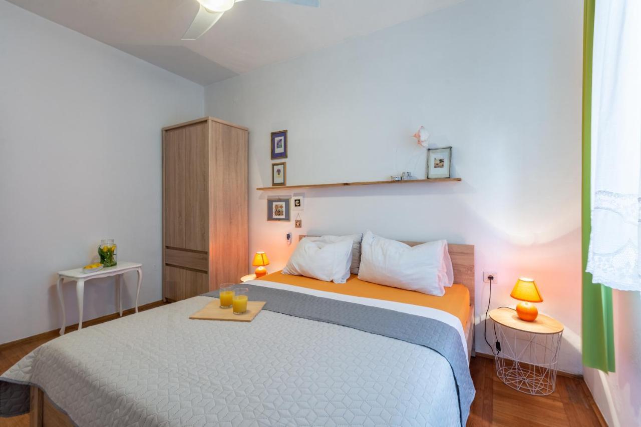 Apartment Lota With Heated Pool On Top Location Supetar Exteriör bild