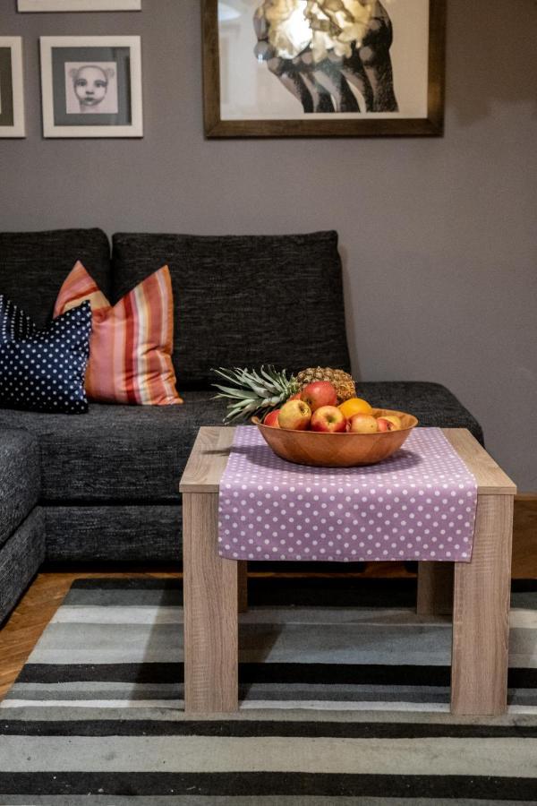 Apartment Lota With Heated Pool On Top Location Supetar Exteriör bild