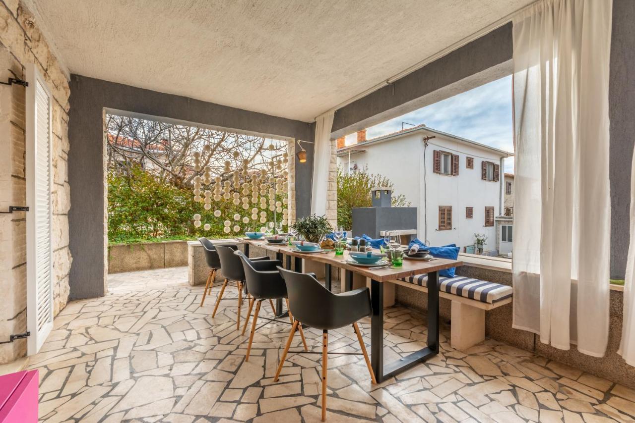 Apartment Lota With Heated Pool On Top Location Supetar Exteriör bild