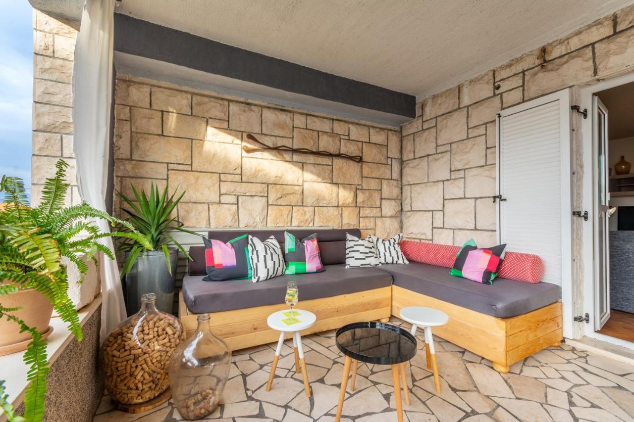 Apartment Lota With Heated Pool On Top Location Supetar Exteriör bild